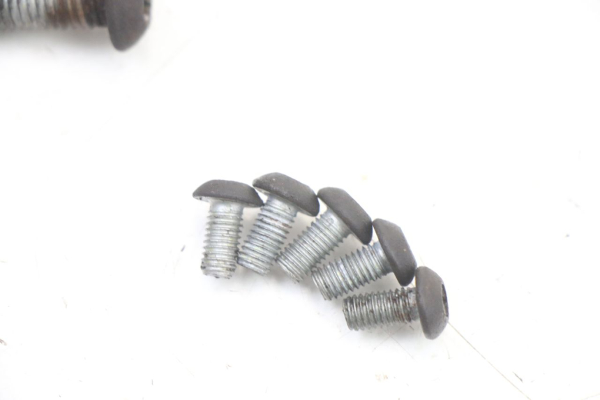 photo de BULLONE DEL DISCO DEL FRENO BMW C1 125 (2000 - 2003) - Stato della superficie e materiale