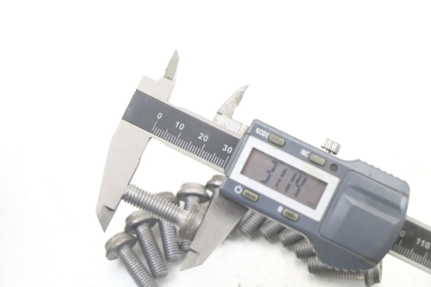 photo de BULLONE DEL DISCO DEL FRENO BMW S RR ABS S1000RR 1000 (2015 - 2018) - Zoom sullo stato d'uso