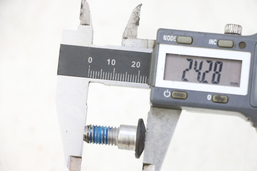 photo de BULLONE DEL DISCO DEL FRENO SUZUKI BURGMAN 125 (2007 - 2014) - Zoom sullo stato d'uso