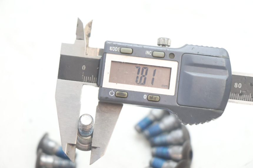 photo de BULLONE DEL DISCO DEL FRENO SUZUKI BURGMAN EXECUTIVE ABS 650 (2006 - 2012) - Altra angolazione