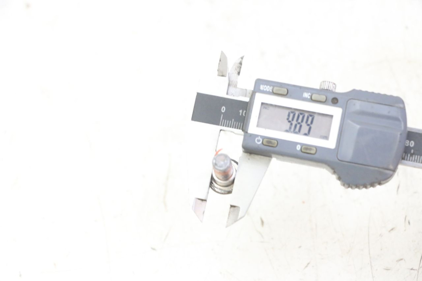 photo de BULLONE DEL DISCO DEL FRENO HONDA CBF 500 (2004 - 2007) - Zoom sullo stato d'uso