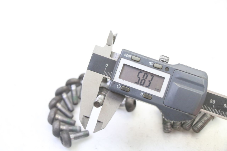 photo de BULLONE DEL DISCO DEL FRENO HONDA CBR RR FIREBLADE 900 (1992 - 1994) - Zoom sullo stato d'uso