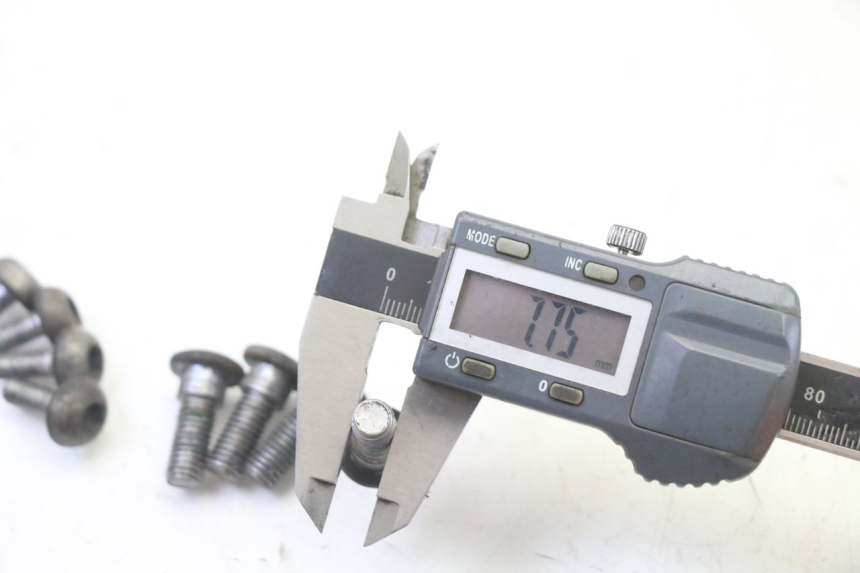 photo de BULLONE DEL DISCO DEL FRENO HONDA CBR RR FIREBLADE 900 (1992 - 1994) - Primo piano tecnico