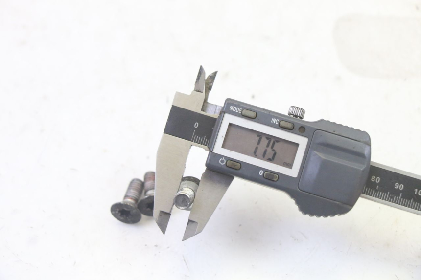 photo de BULLONE DEL DISCO DEL FRENO PEUGEOT CITYSTAR 50 (2013 - 2017) - Stato della superficie e materiale