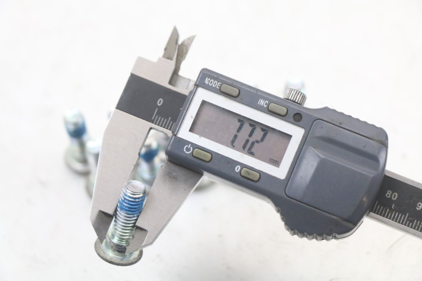 photo de BULLONE DEL DISCO DEL FRENO EBROH BRAVO GLE 1 (2020 - 2024) - Primo piano tecnico