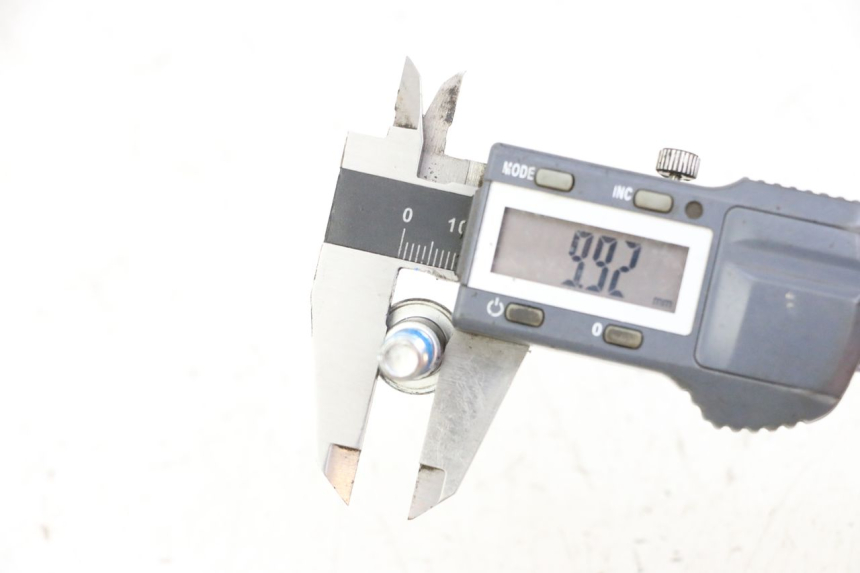 photo de BULLONE DEL DISCO DEL FRENO SUZUKI GSR 750 (2011 - 2017) - Zoom sullo stato d'uso