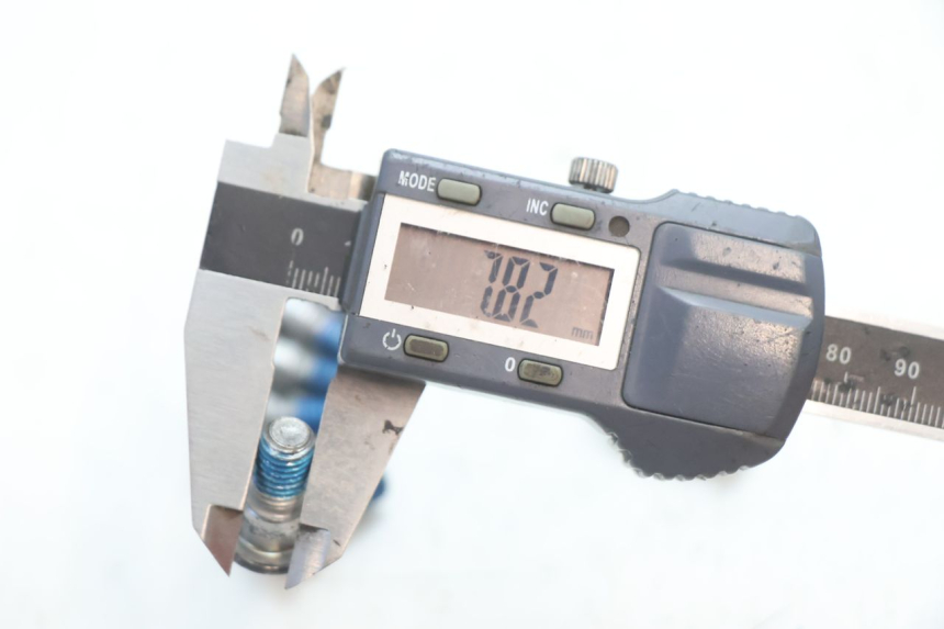 photo de BULLONE DEL DISCO DEL FRENO SUZUKI GSR 600 (2005 - 2012) - Zoom sullo stato d'uso