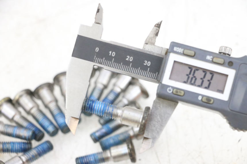 photo de BULLONE DEL DISCO DEL FRENO SUZUKI GSXR GSX-R 1000 (2003 - 2004) - Altra angolazione