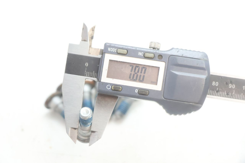 photo de BULLONE DEL DISCO DEL FRENO PIAGGIO MP3 HPE 530 (2022 - 2026) - Primo piano tecnico