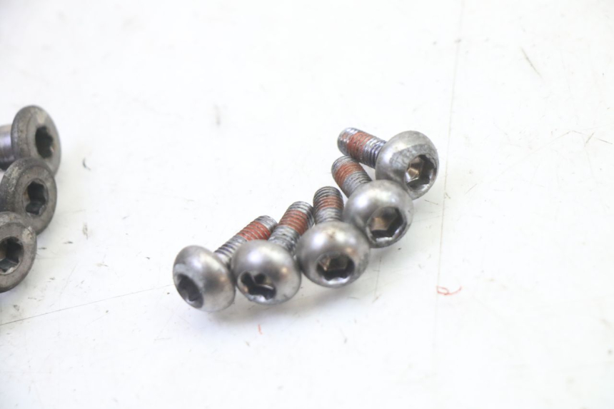 photo de BULLONE DEL DISCO DEL FRENO HONDA NTV DEAUVILLE 650 (2001 - 2006) - Primo piano tecnico