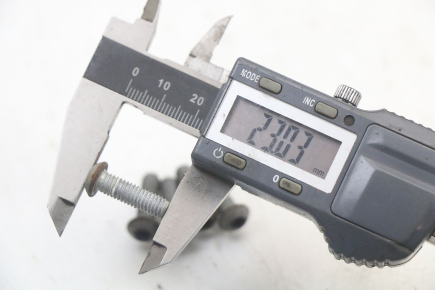 photo de BULLONE DEL DISCO DEL FRENO PIAGGIO BEVERLY 125 (1998 - 2005) - Zoom sullo stato d'uso