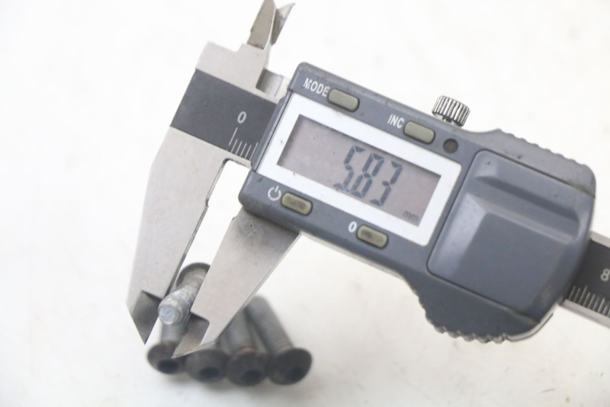 photo de BULLONE DEL DISCO DEL FRENO PIAGGIO NEW TYPHOON 50 (2010 - 2017) - Primo piano tecnico