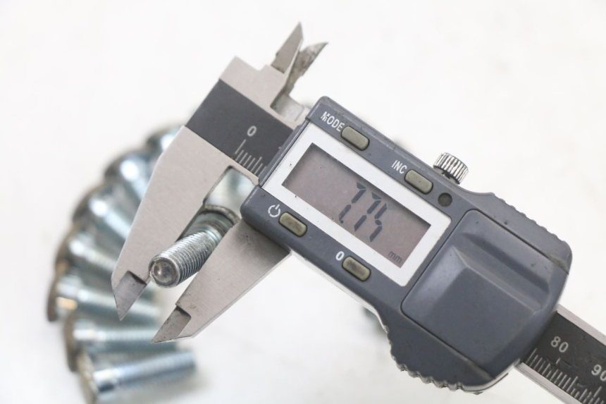 photo de BULLONE DEL DISCO DEL FRENO REGAL RAPTOR SPYDER 125 (2010 - 2018) - Altra angolazione