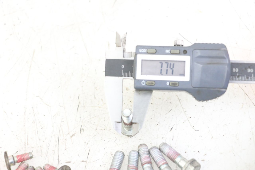 photo de BULLONE DEL DISCO DEL FRENO ROYAL ENFIELD HYMALAYAN 410 (2016 - 2023) - Primo piano tecnico