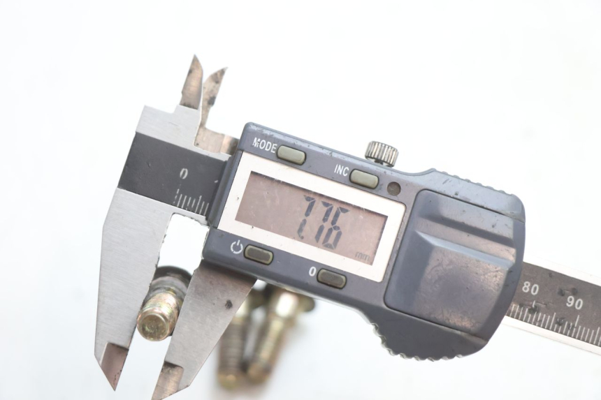 photo de BULLONE DEL DISCO DEL FRENO DERBI SENDA 50 (2003 - 2005) - Primo piano tecnico