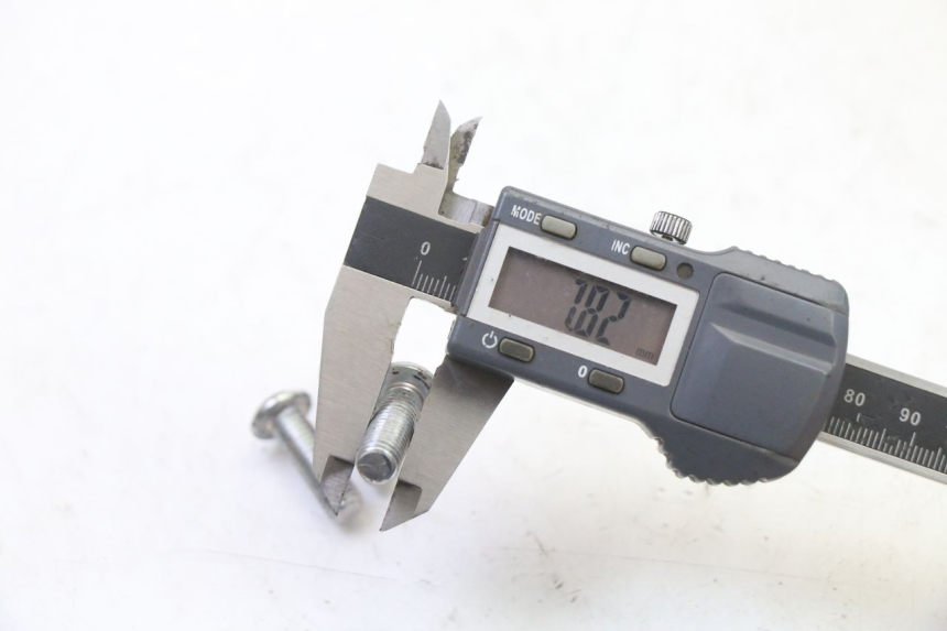 photo de BULLONE DEL DISCO DEL FRENO PEUGEOT STREETZONE I NAKED 2T 50 (2018 - 2020) - Primo piano tecnico