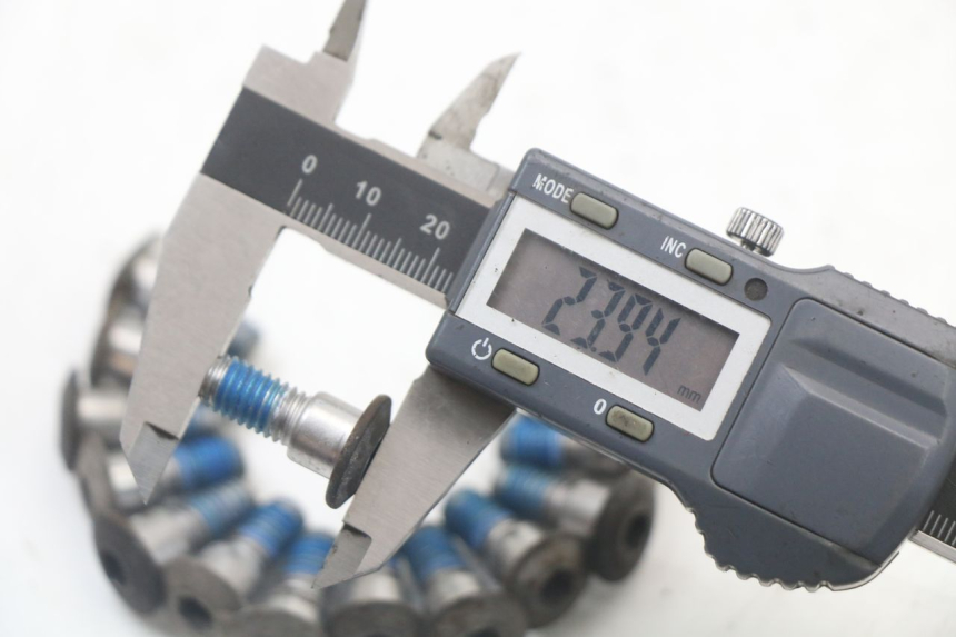 photo de BULLONE DEL DISCO DEL FRENO SUZUKI GSR 750 (2011 - 2017) - Zoom sullo stato d'uso