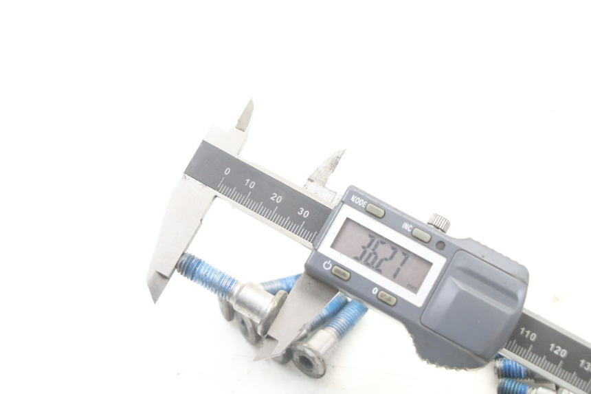 photo de BULLONE DEL DISCO DEL FRENO SUZUKI GSX F GSXF 650 (2007 - 2015) - Primo piano tecnico