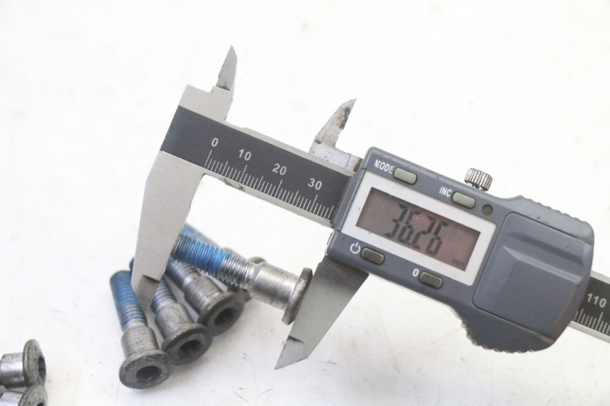 photo de VITE DISCO FRENANTE SUZUKI SV S 650 (2003 - 2009) - Dettaglio del componente