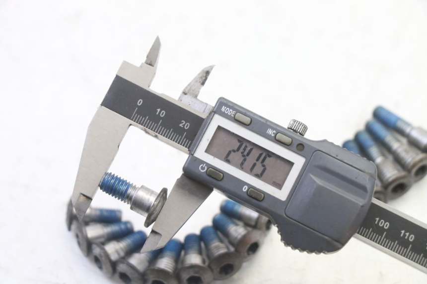 photo de VITE DISCO FRENANTE SUZUKI SV S 650 (2003 - 2009) - Altra angolazione