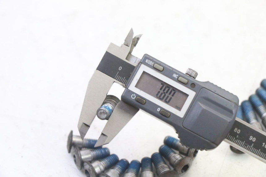 photo de VITE DISCO FRENANTE SUZUKI SV S 650 (2003 - 2009) - Primo piano tecnico