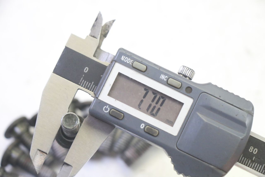 photo de BULLONE DEL DISCO DEL FRENO PEUGEOT TWEET PRO EFI 4T 50 (2021 - 2022) - Primo piano tecnico