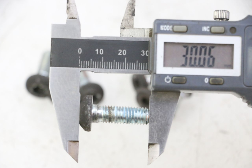 photo de VIS DISCO DEL FRENO YAMAHA X-MAX XMAX 250 (2006 - 2009) - Primo piano tecnico