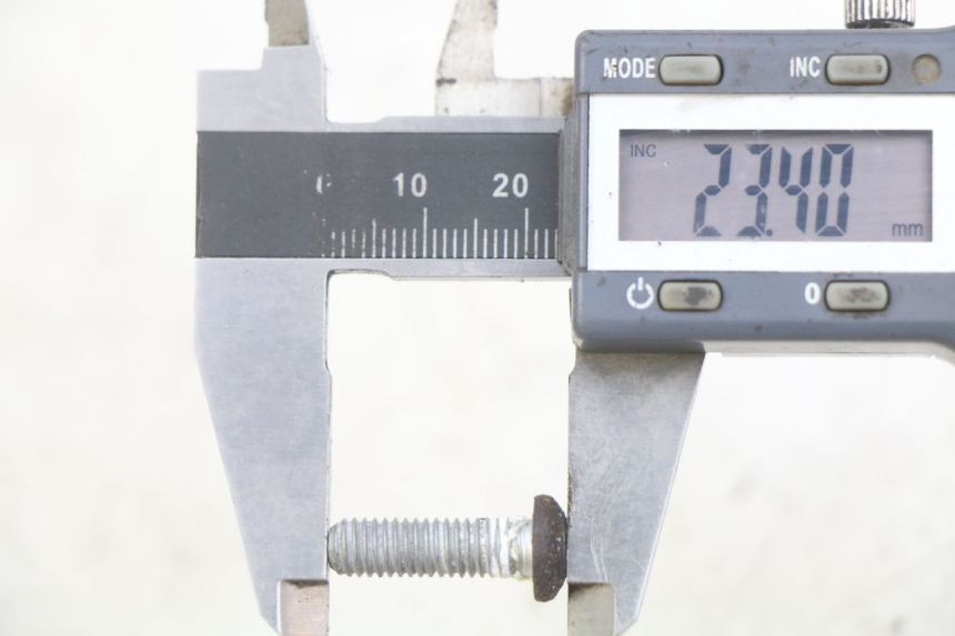 photo de VIS DISCO DEL FRENO PIAGGIO XEVO - X EVO 125 (2007 - 2017) - Zoom sullo stato d'uso