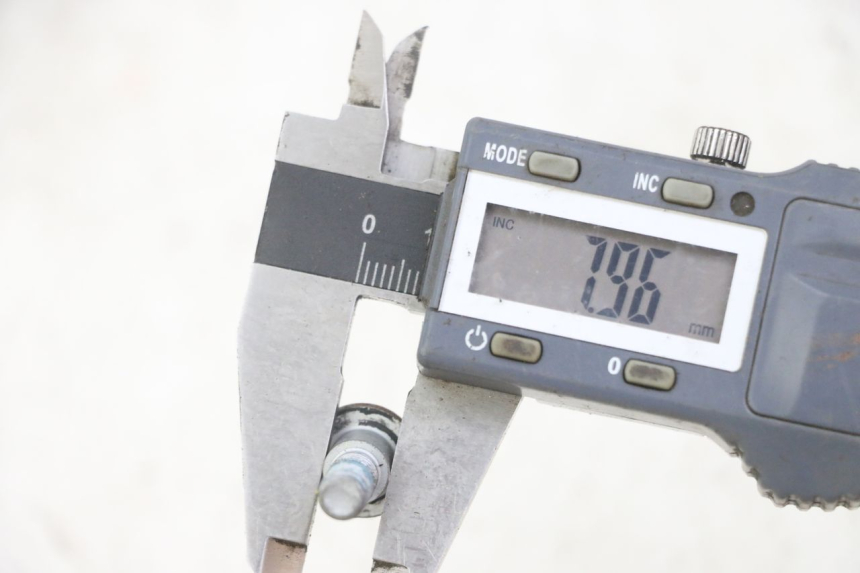 photo de BULLONE DEL DISCO DEL FRENO YAMAHA XJ6 ABS 600 (2008 - 2016) - Altra angolazione