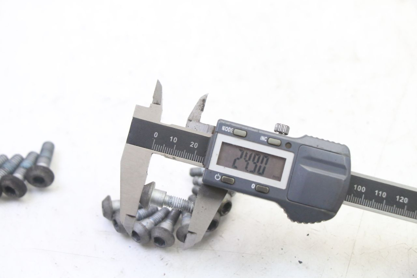 photo de BULLONE DEL DISCO DEL FRENO YAMAHA XJ6 ABS 600 (2008 - 2016) - Dettagli dei punti di fissaggio