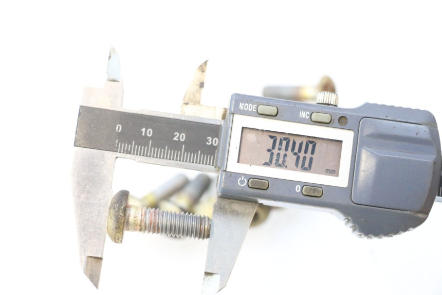 photo de BULLONE DEL DISCO DEL FRENO YAMAHA XP T-MAX ABS 500 (2005 - 2005) - Zoom sullo stato d'uso