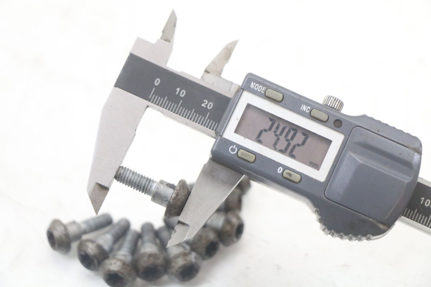 photo de BULLONE DEL DISCO DEL FRENO YAMAHA FZ1 FAZER 1000 (2007 - 2009) - Altra angolazione