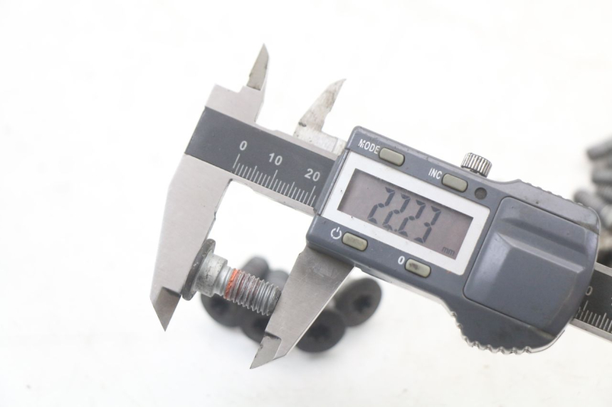 photo de BULLONE DEL DISCO DEL FRENO YAMAHA FZ1 FAZER 1000 (2007 - 2009) - Primo piano tecnico