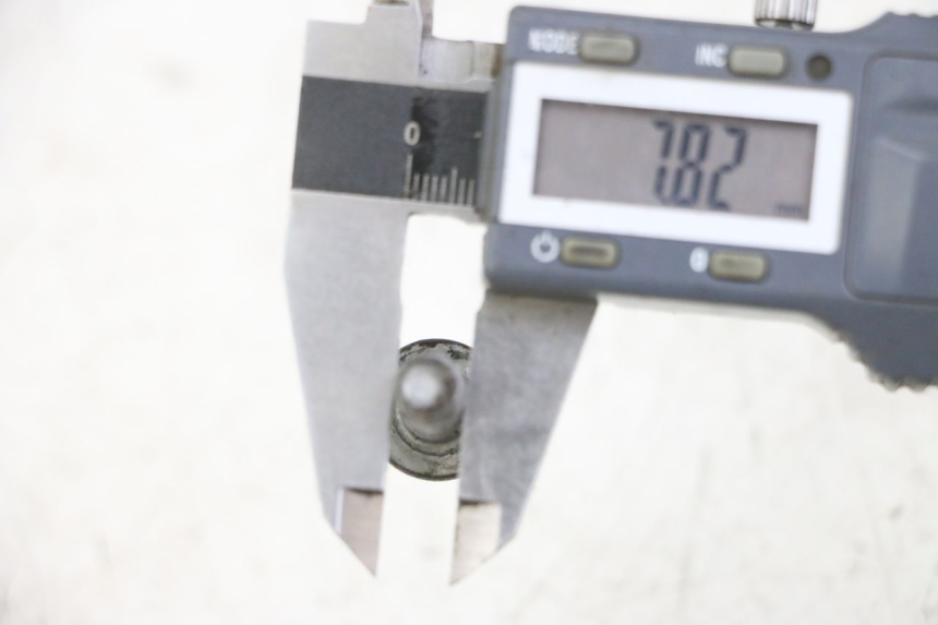 photo de BULLONE DEL DISCO DEL FRENO YAMAHA FZS FAZER 600 (2001 - 2003) - Zoom sullo stato d'uso