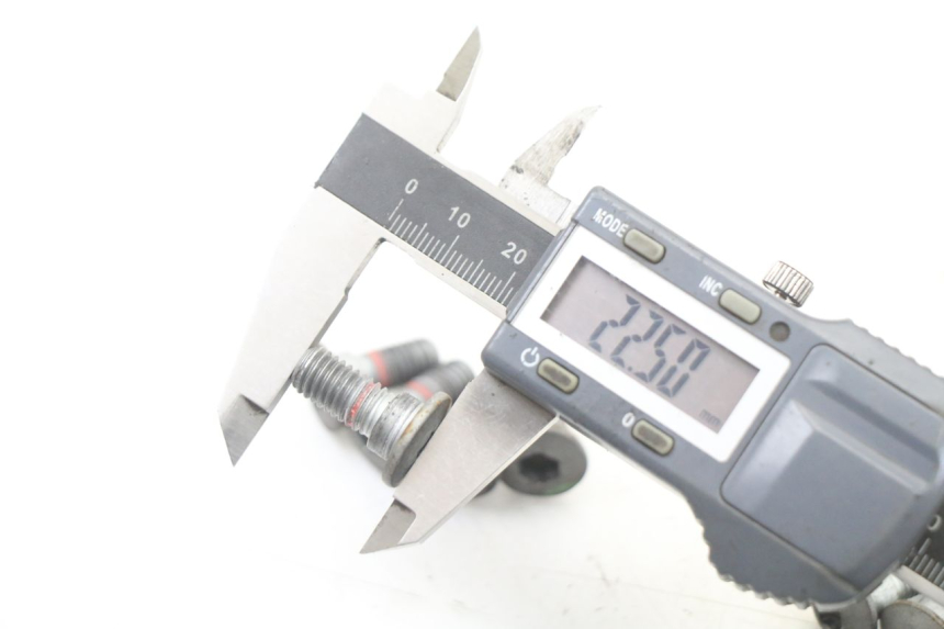 photo de BULLONE DEL DISCO DEL FRENO YAMAHA TRACER 7 700 (2020 - 2024) - Dettagli dei punti di fissaggio