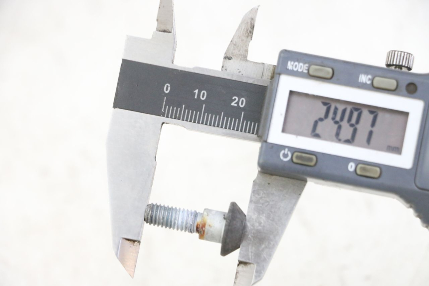 photo de BULLONE DEL DISCO DEL FRENO YAMAHA XJ6 600 (2008 - 2016) - Zoom sullo stato d'uso