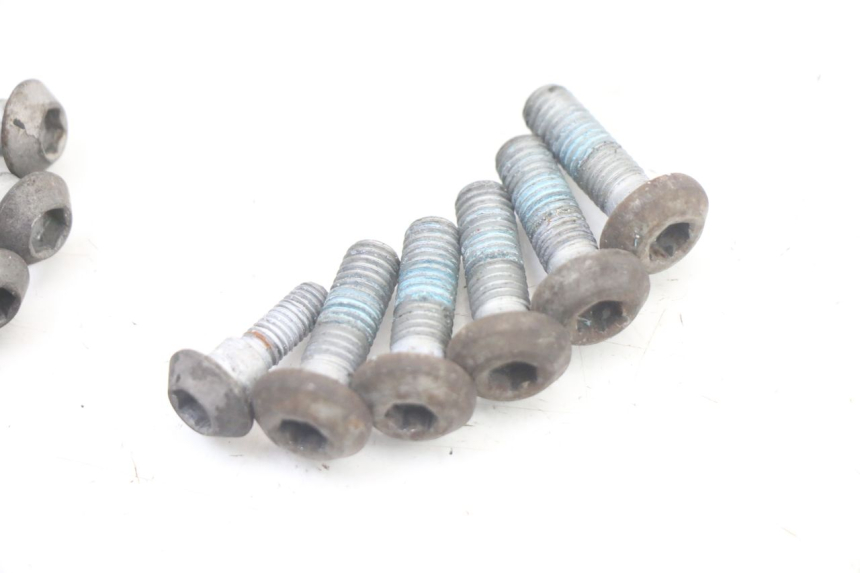 photo de BULLONE DEL DISCO DEL FRENO YAMAHA XJ6 600 (2008 - 2016) - Stato della superficie e materiale