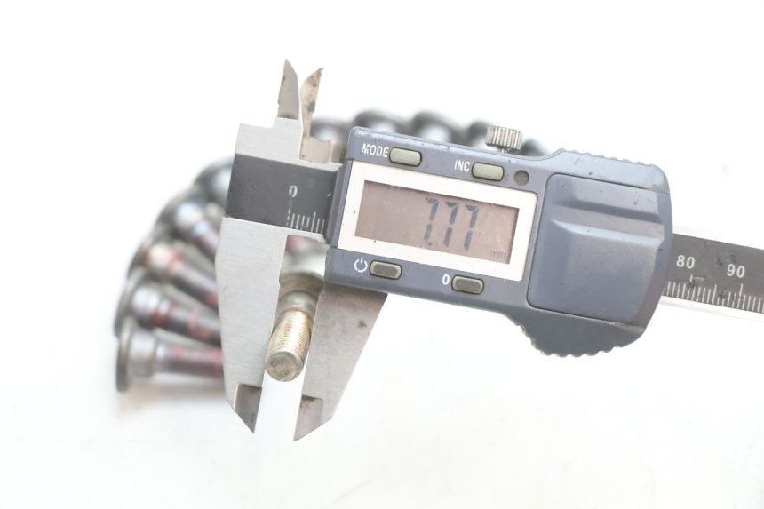 photo de BULLONE DEL DISCO DEL FRENO KAWASAKI ZX-6R ZX6R 600 (2000 - 2002) - Zoom sullo stato d'uso